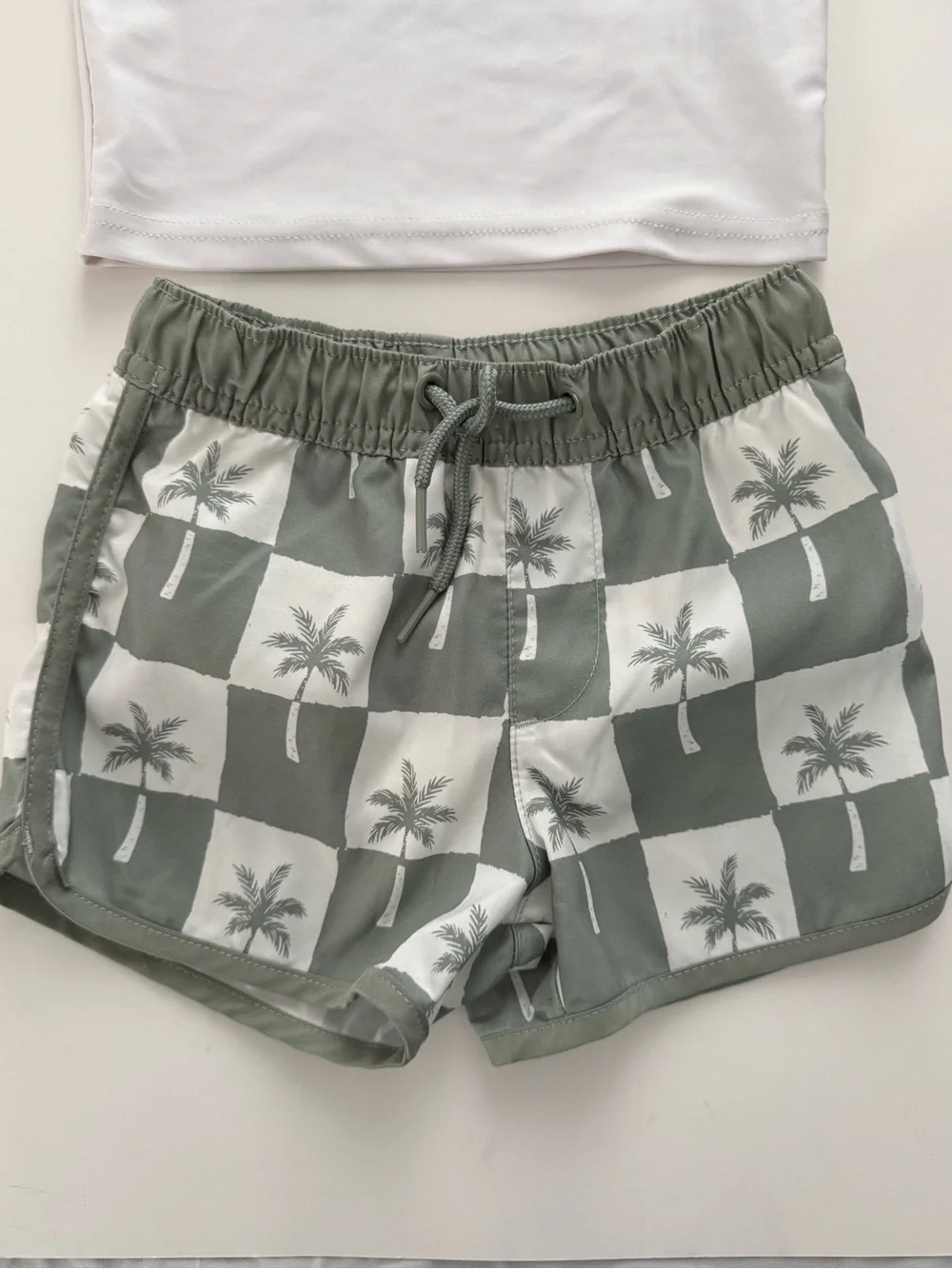 Tommy Bahamas Toddler Palm Print Rashguard Swimsuit Set‎ boys 18M - White & Sage
